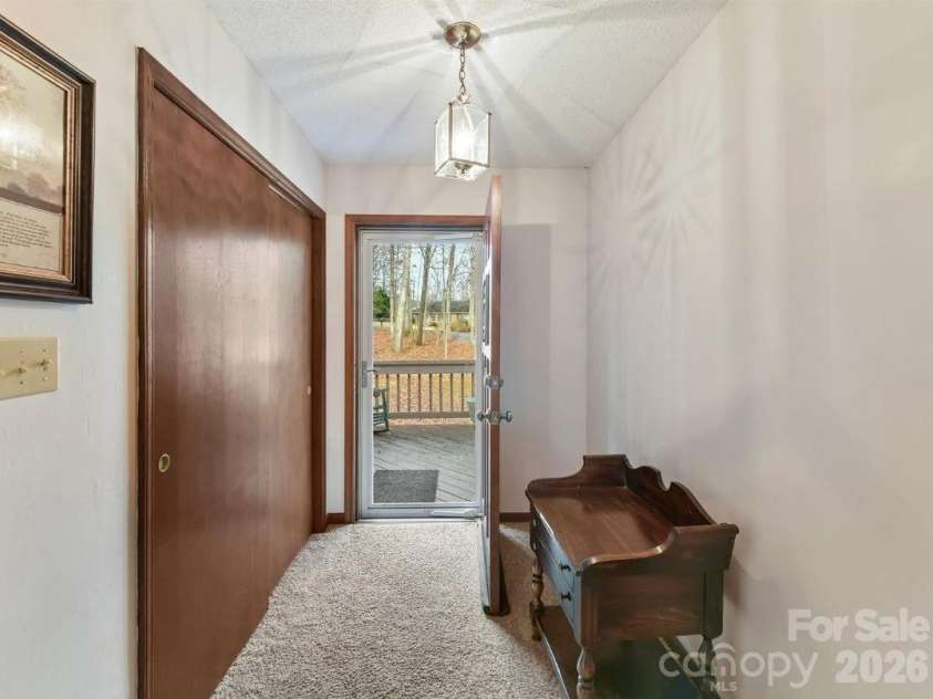 10803 Chestnut Hill Drive, Matthews, NC 28105.  MLS# CAR4332333, YatesRealty ID 2074. Welcoming Entryway!