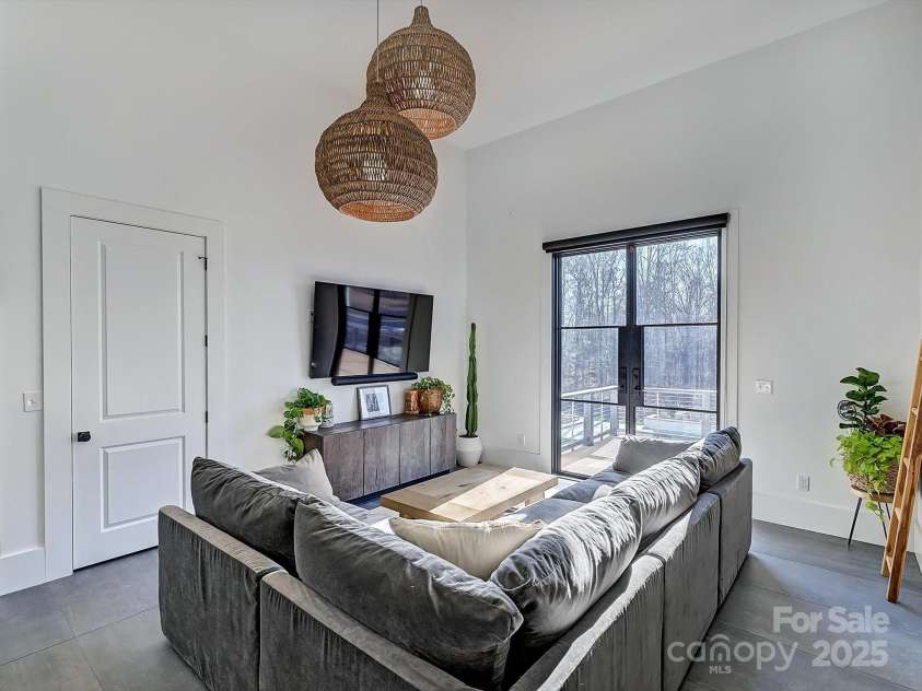 1525 Shinnville Road, Cleveland, NC 27013.  MLS# CAR4249385, YatesRealty ID 2074. Family Room 