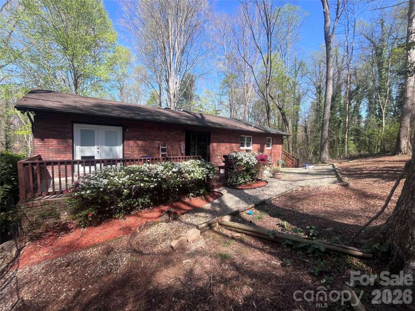 231 Davis Drive, Morganton, NC 28655.  MLS# CAR4379486, YatesRealty ID 20741. 