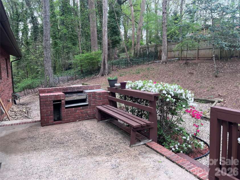 231 Davis Drive, Morganton, NC 28655.  MLS# CAR4379486, YatesRealty ID 20741. 