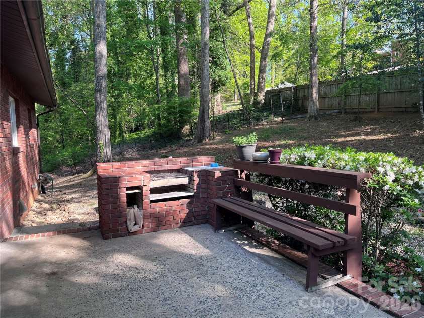 231 Davis Drive, Morganton, NC 28655.  MLS# CAR4379486, YatesRealty ID 20741. 