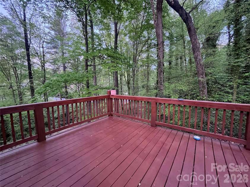 231 Davis Drive, Morganton, NC 28655.  MLS# CAR4379486, YatesRealty ID 20741. 
