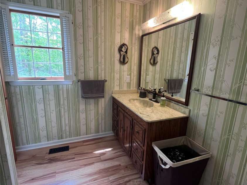 231 Davis Drive, Morganton, NC 28655.  MLS# CAR4379486, YatesRealty ID 20741. 