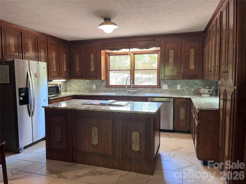 231 Davis Drive, Morganton, NC 28655.  MLS# CAR4379486, YatesRealty ID 20741. 