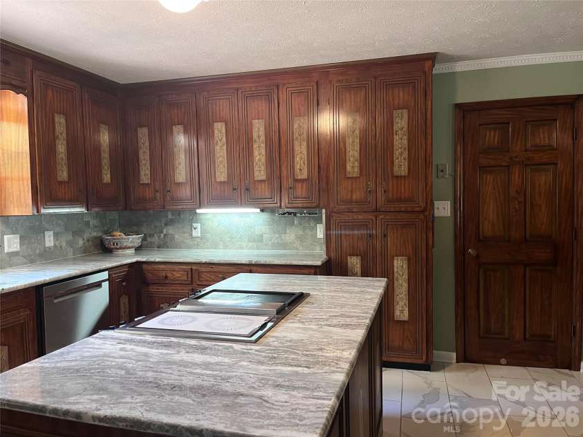 231 Davis Drive, Morganton, NC 28655.  MLS# CAR4379486, YatesRealty ID 20741. 