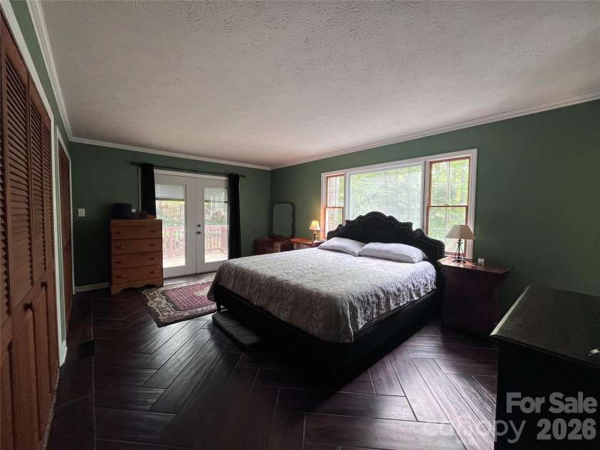 231 Davis Drive, Morganton, NC 28655.  MLS# CAR4379486, YatesRealty ID 20741. 