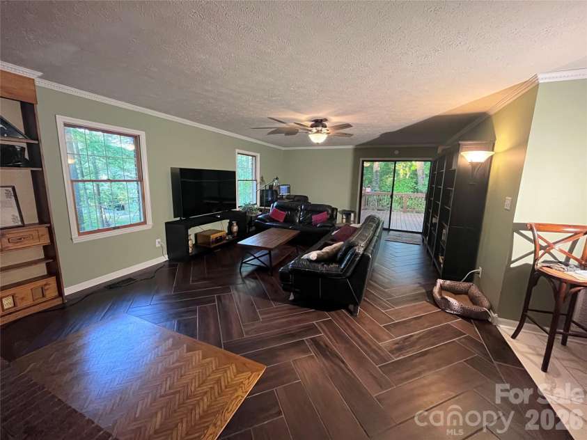 231 Davis Drive, Morganton, NC 28655.  MLS# CAR4379486, YatesRealty ID 20741. 
