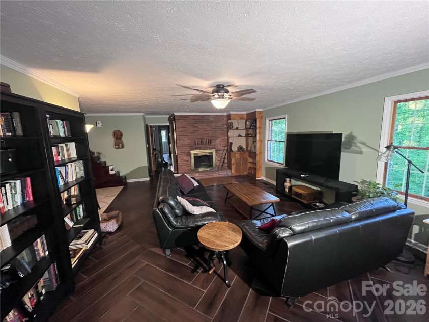 231 Davis Drive, Morganton, NC 28655.  MLS# CAR4379486, YatesRealty ID 20741. 
