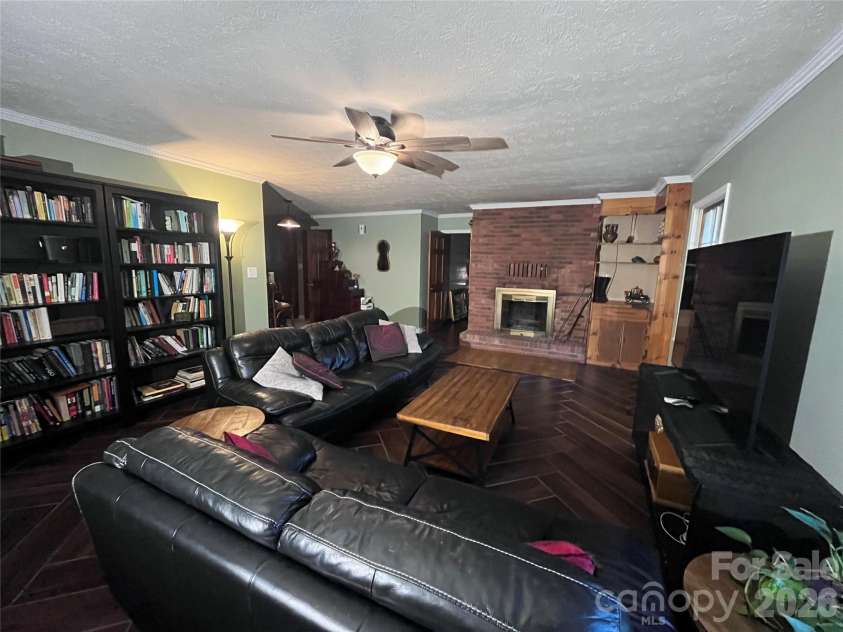 231 Davis Drive, Morganton, NC 28655.  MLS# CAR4379486, YatesRealty ID 20741. 