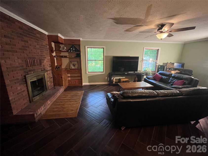 231 Davis Drive, Morganton, NC 28655.  MLS# CAR4379486, YatesRealty ID 20741. 