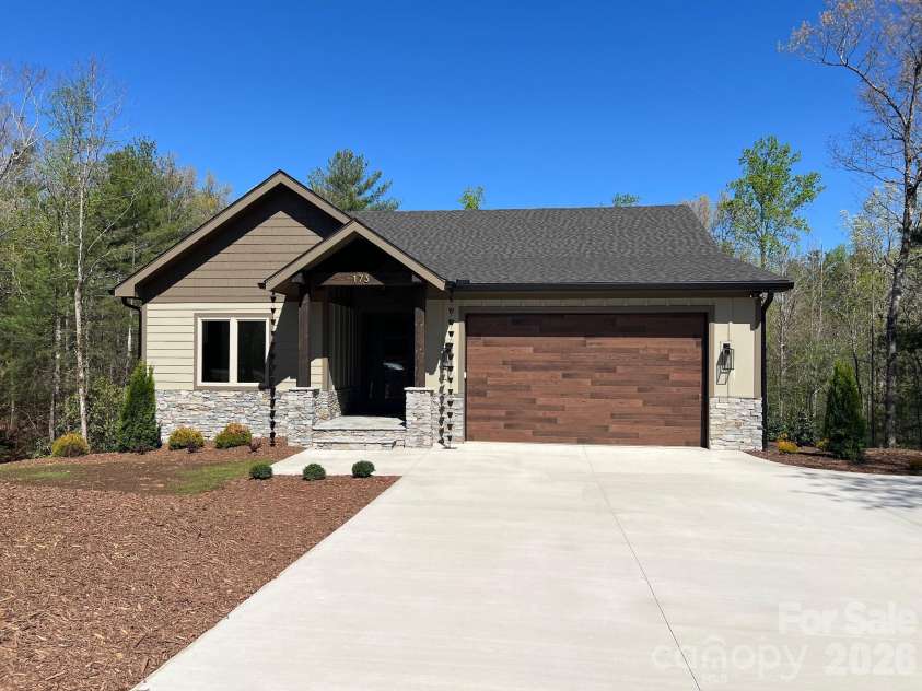 173 Waters Edge Drive, Nebo, NC 28761.  MLS# CAR4364596, YatesRealty ID 20742. This beautiful home was carefully constructed using premium materials both inside and out. The exterior of the home is JamesHardie Fiber Cement Siding with natural stone veneer features which blend into the natural settin