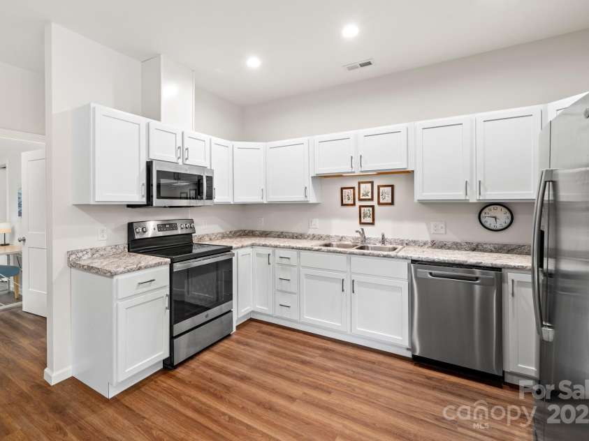 31 Cherry Laurel Lane, Swannanoa, NC 28778.  MLS# CAR4255649, YatesRealty ID 20742. 
