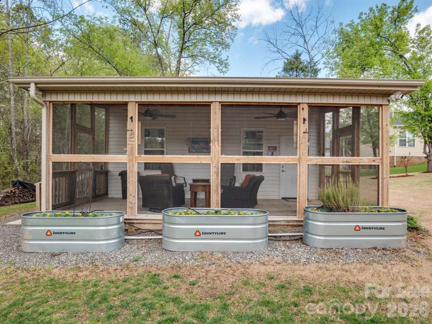 2235 Picnic Drive, Newton, NC 28658.  MLS# CAR4358763, YatesRealty ID 20743. 