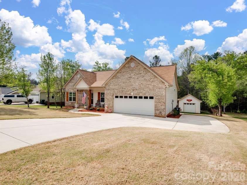 2235 Picnic Drive, Newton, NC 28658.  MLS# CAR4358763, YatesRealty ID 20743. 