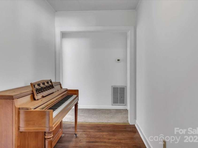 444 Oakwood Avenue, Mooresville, NC 28115.  MLS# CAR4322286, YatesRealty ID 20743. Hallway