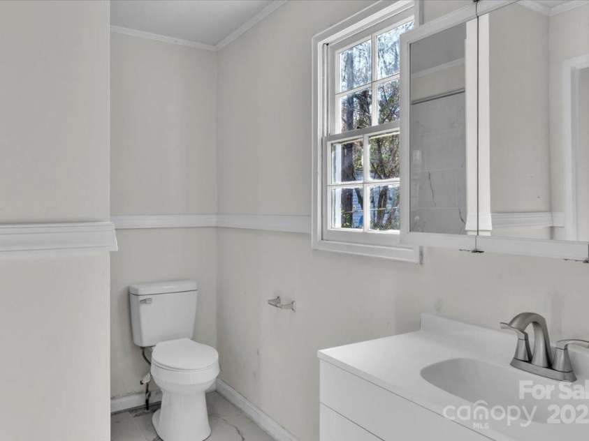 444 Oakwood Avenue, Mooresville, NC 28115.  MLS# CAR4322286, YatesRealty ID 20743. Primary Bathroom