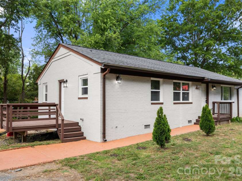 2123 Pinedell Avenue, Monroe, NC 28110.  MLS# CAR4372719, YatesRealty ID 20744. 