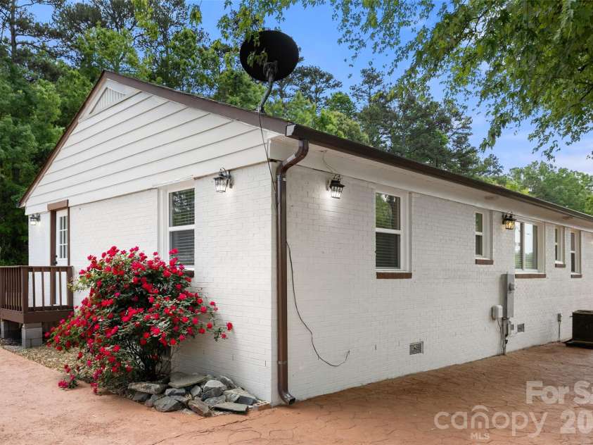 2123 Pinedell Avenue, Monroe, NC 28110.  MLS# CAR4372719, YatesRealty ID 20744. 