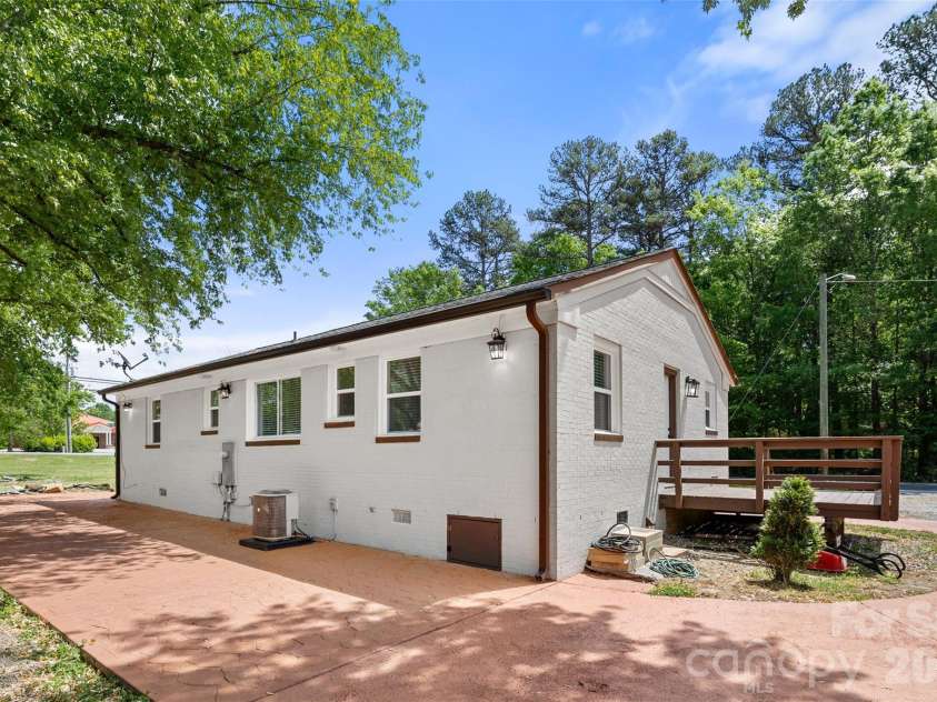 2123 Pinedell Avenue, Monroe, NC 28110.  MLS# CAR4372719, YatesRealty ID 20744. 