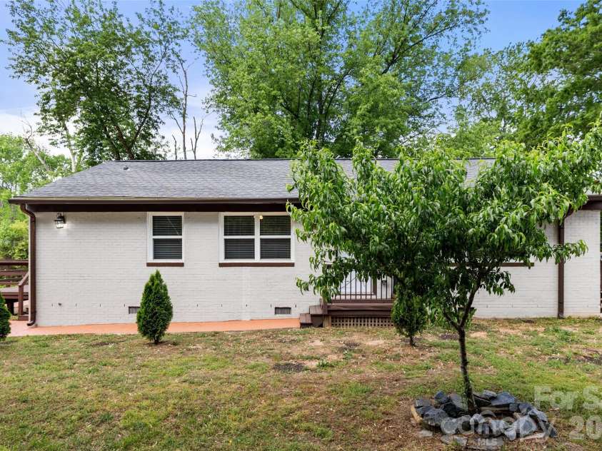 2123 Pinedell Avenue, Monroe, NC 28110.  MLS# CAR4372719, YatesRealty ID 20744. 