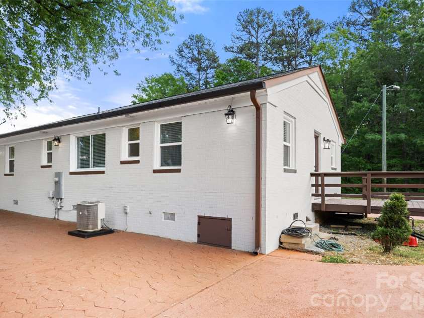 2123 Pinedell Avenue, Monroe, NC 28110.  MLS# CAR4372719, YatesRealty ID 20744. 