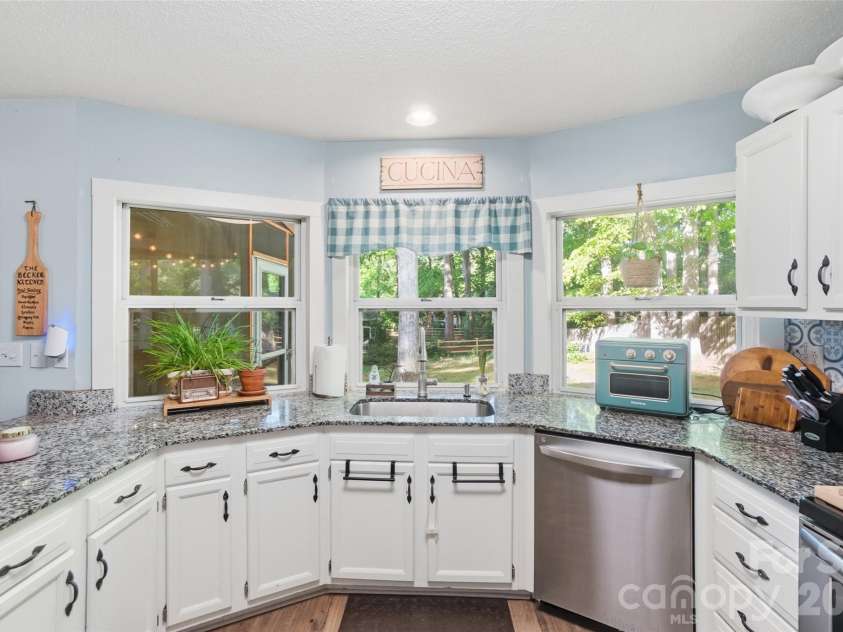14815 Rothwell Drive, Mint Hill, NC 28227.  MLS# CAR4373333, YatesRealty ID 20745. 