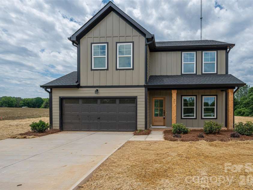 263 Bob Friday Road, Dallas, NC 28034.  MLS# CAR4375157, YatesRealty ID 20746. 