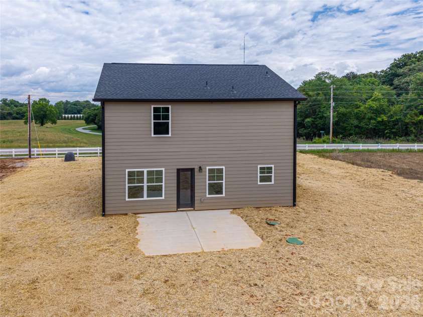 263 Bob Friday Road, Dallas, NC 28034.  MLS# CAR4375157, YatesRealty ID 20746. 