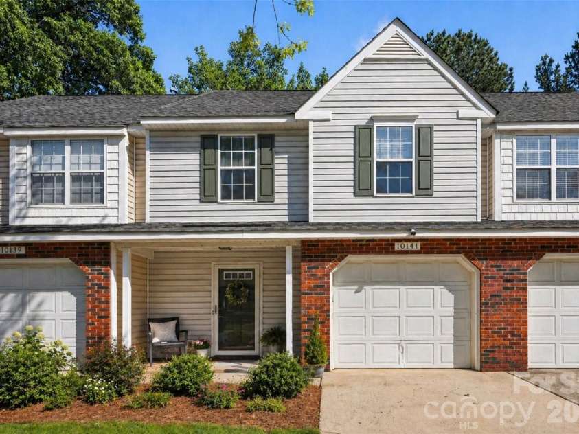 10141 University Park Lane, Charlotte, NC 28213.  MLS# CAR4375162, YatesRealty ID 20747. 