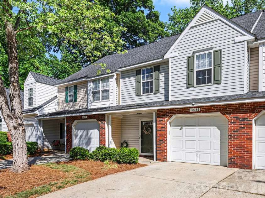 10141 University Park Lane, Charlotte, NC 28213.  MLS# CAR4375162, YatesRealty ID 20747. 