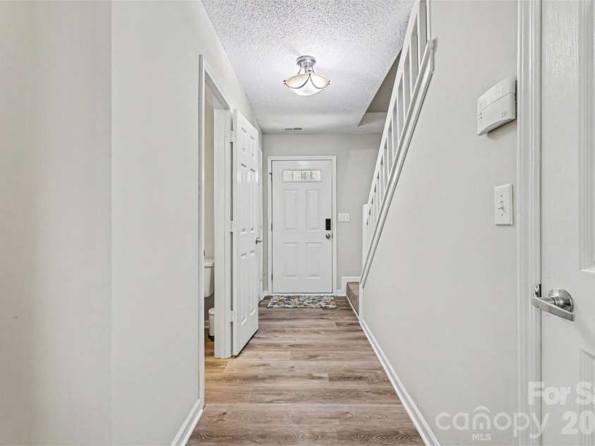 10141 University Park Lane, Charlotte, NC 28213.  MLS# CAR4375162, YatesRealty ID 20747. 