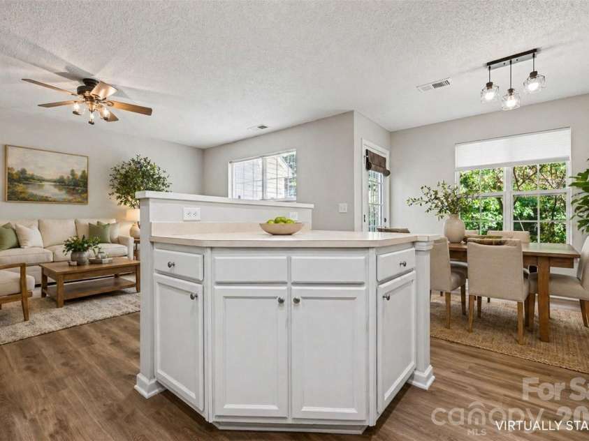 10141 University Park Lane, Charlotte, NC 28213.  MLS# CAR4375162, YatesRealty ID 20747. 