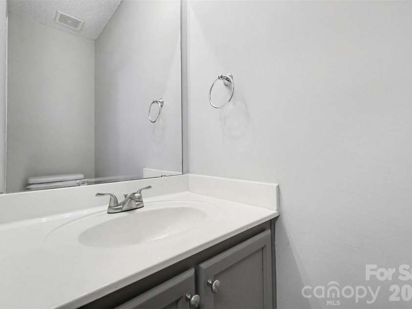 10141 University Park Lane, Charlotte, NC 28213.  MLS# CAR4375162, YatesRealty ID 20747. 