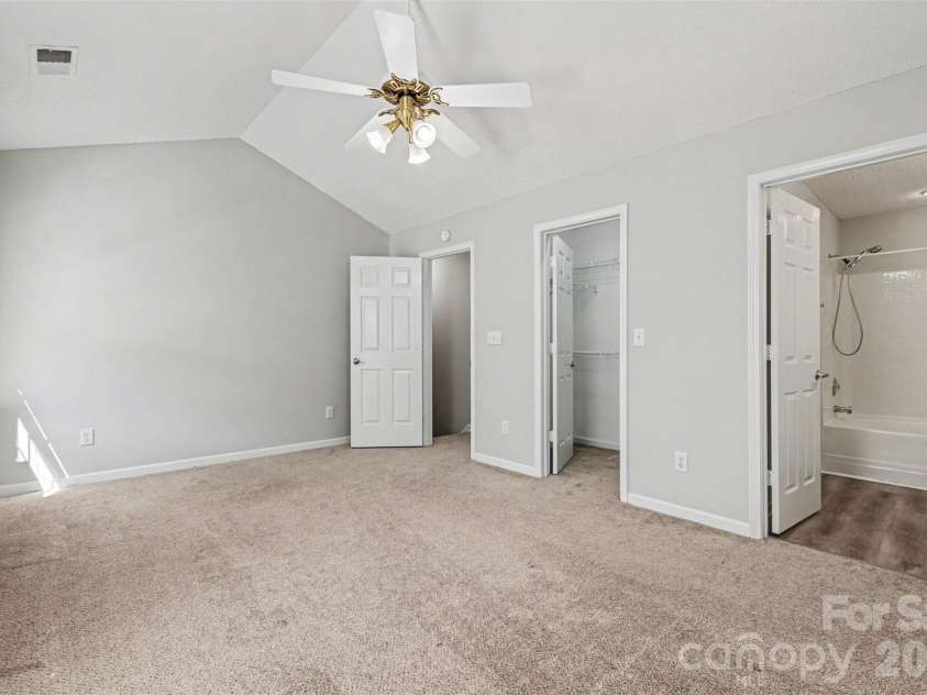 10141 University Park Lane, Charlotte, NC 28213.  MLS# CAR4375162, YatesRealty ID 20747. 