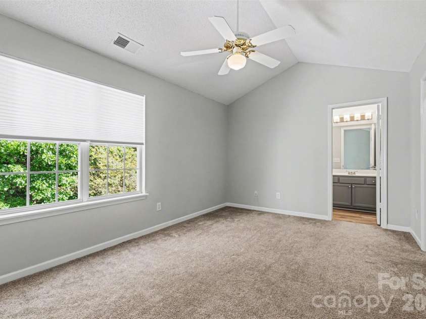 10141 University Park Lane, Charlotte, NC 28213.  MLS# CAR4375162, YatesRealty ID 20747. 