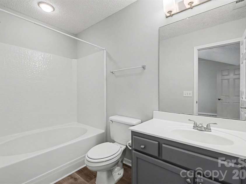 10141 University Park Lane, Charlotte, NC 28213.  MLS# CAR4375162, YatesRealty ID 20747. 