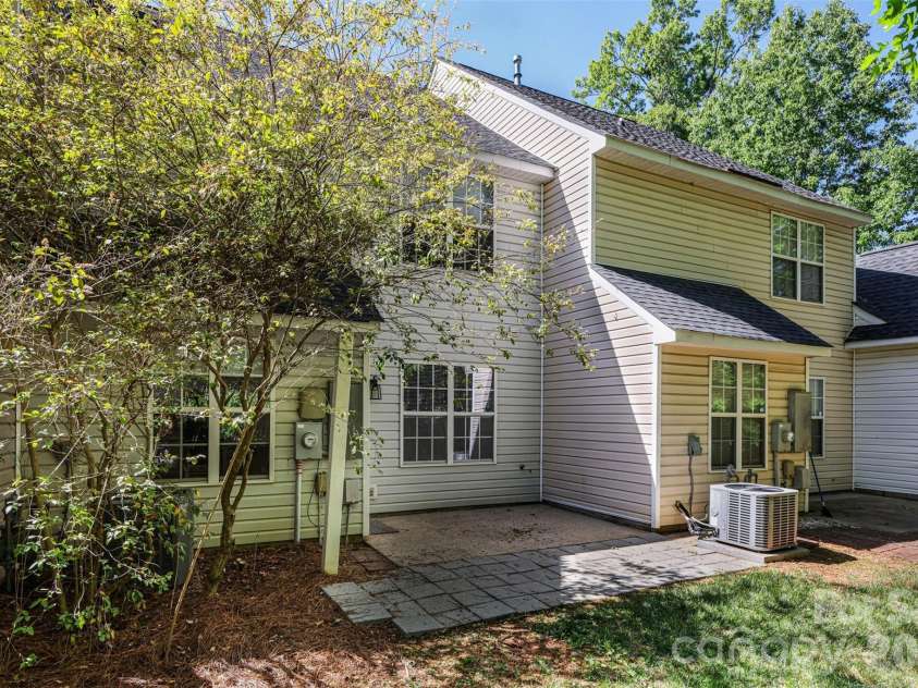 10141 University Park Lane, Charlotte, NC 28213.  MLS# CAR4375162, YatesRealty ID 20747. 