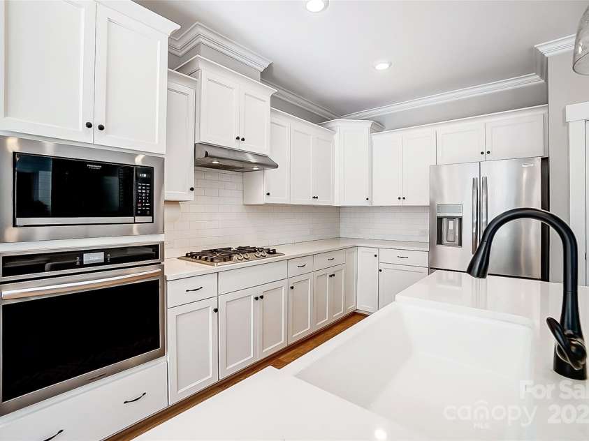 4116 Spring Cove Way, Belmont, NC 28012.  MLS# CAR4326740, YatesRealty ID 20747. Engage your inner chef in the gourmet kitchen boasting gas cooktop, huge island, ss appliances, and tons of counter space
