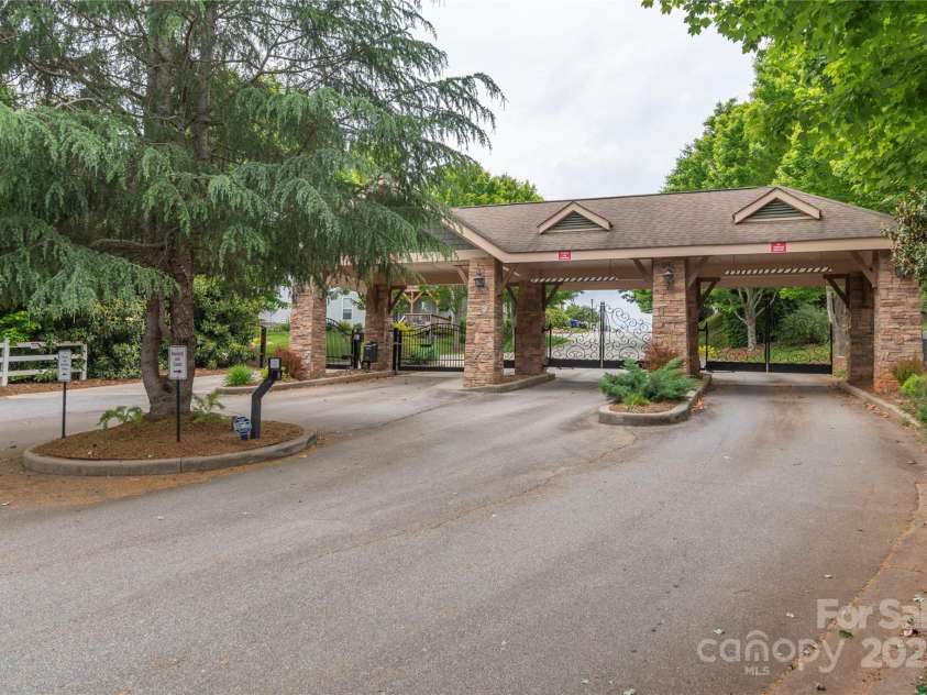 70 Rose Creek Road, Leicester, NC 28748.  MLS# CAR4259472, YatesRealty ID 20748. 