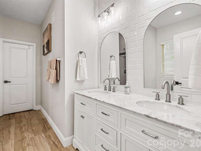 10248 Withers Road, Charlotte, NC 28278.  MLS# CAR4378329, YatesRealty ID 20750. 