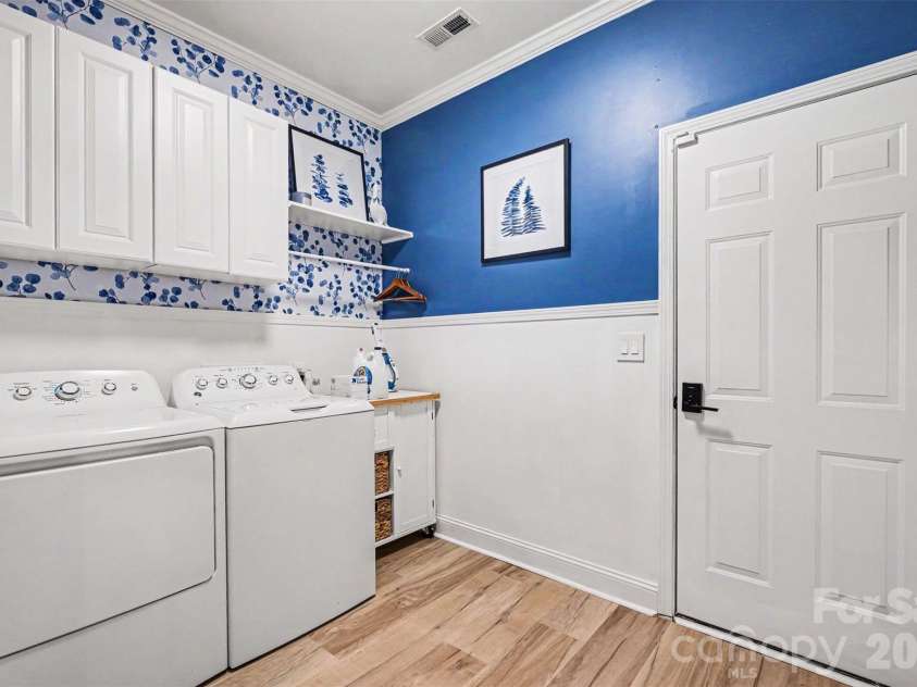 10248 Withers Road, Charlotte, NC 28278.  MLS# CAR4378329, YatesRealty ID 20750. 
