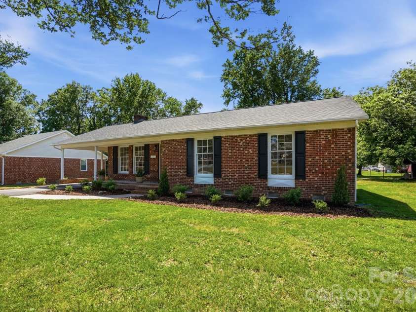 909 Evelyn Avenue, Kannapolis, NC 28083.  MLS# CAR4380026, YatesRealty ID 20751. 