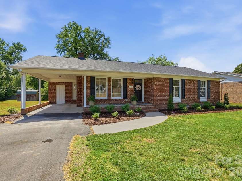 909 Evelyn Avenue, Kannapolis, NC 28083.  MLS# CAR4380026, YatesRealty ID 20751. 