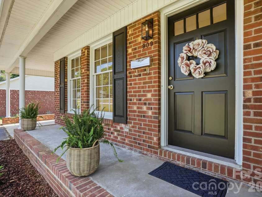 909 Evelyn Avenue, Kannapolis, NC 28083.  MLS# CAR4380026, YatesRealty ID 20751. 