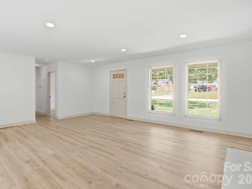 909 Evelyn Avenue, Kannapolis, NC 28083.  MLS# CAR4380026, YatesRealty ID 20751. 
