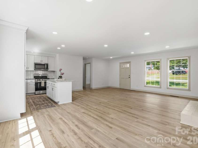 909 Evelyn Avenue, Kannapolis, NC 28083.  MLS# CAR4380026, YatesRealty ID 20751. 