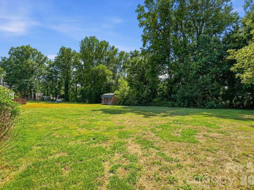 909 Evelyn Avenue, Kannapolis, NC 28083.  MLS# CAR4380026, YatesRealty ID 20751. 