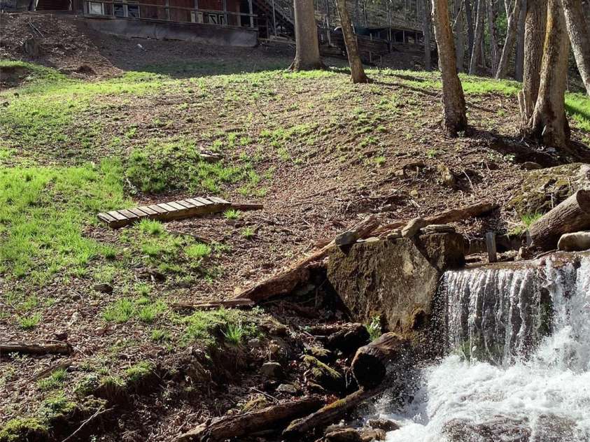 124 Baconton Cove, Waynesville, NC 28786.  MLS# CAR4241453, YatesRealty ID 20752. Creekfront log cabin