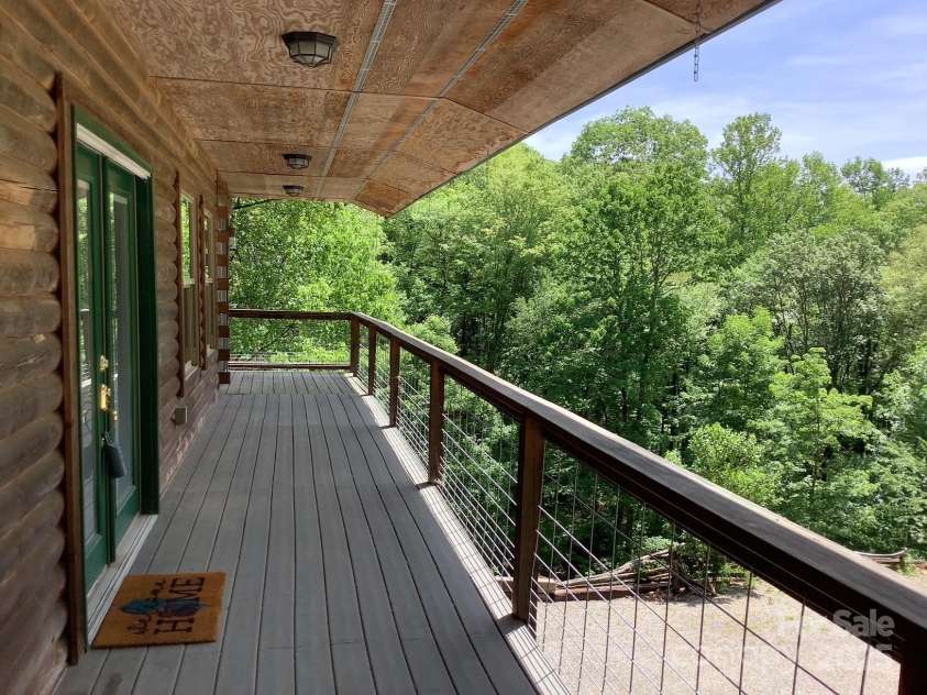 124 Baconton Cove, Waynesville, NC 28786.  MLS# CAR4241453, YatesRealty ID 20752. Porch view