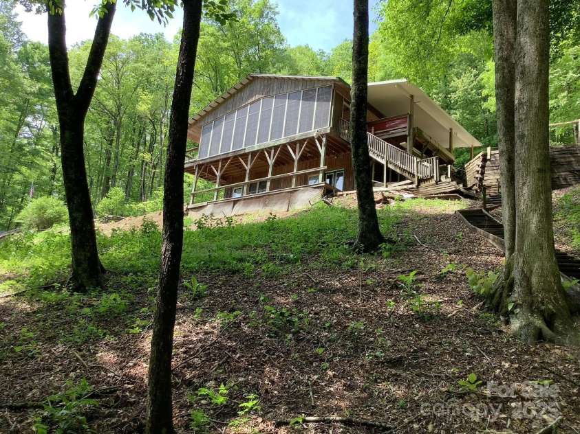 124 Baconton Cove, Waynesville, NC 28786.  MLS# CAR4241453, YatesRealty ID 20752. Private property adjoining federal land